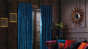 Blue curtains in the interior - design options