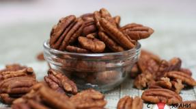What are the benefits of pecans? Pecans taste like chocolate, why?