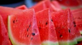 Lose weight and clean from slags using watermelons