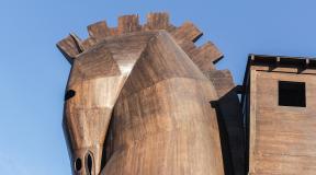 Trojan horse: the meaning of phraseological units