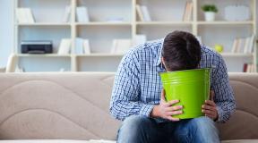 When vomiting in an adult is not only a sign of poisoning Symptoms persistent vomiting